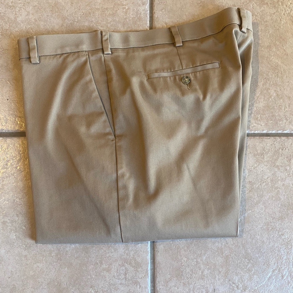RoundTree & York flat front slacks